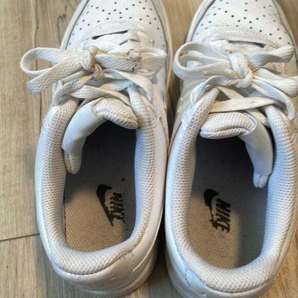 Size 7.5 Nike Low Air Force Sneakers - Picture 6 of 7